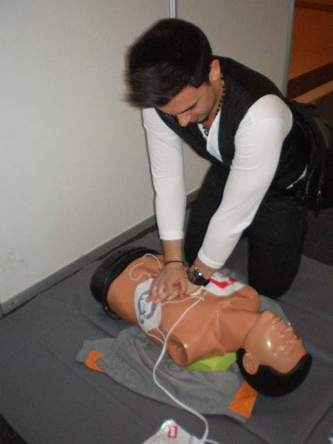 elsosegely-tanfolyam-defibrillator-plusz-001.jpg