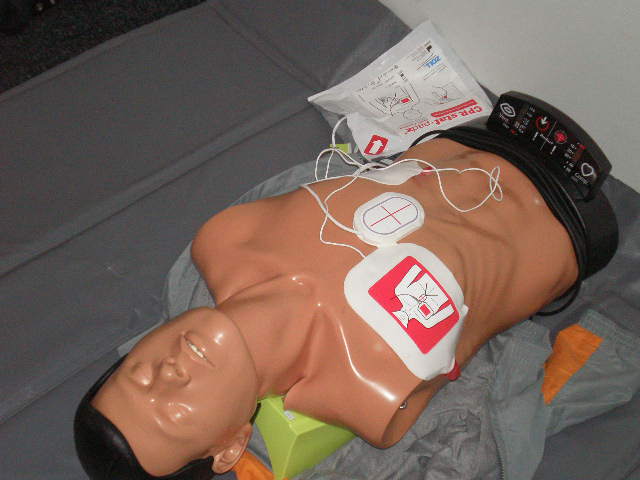 elsosegely-tanfolyam-defibrillator-plusz-011.jpg