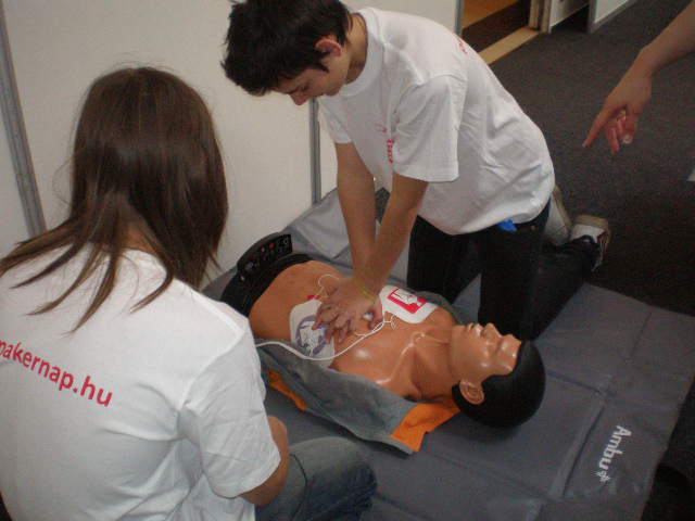 elsosegely-tanfolyam-defibrillator-plusz-018.jpg